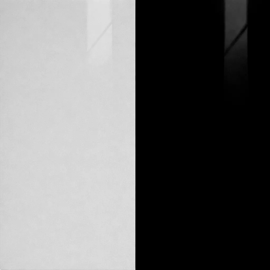 Сірий глянець / Чорний