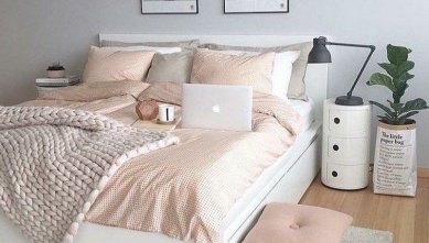 Білі двоспальні ліжка