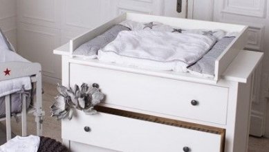 Столи пеленальні