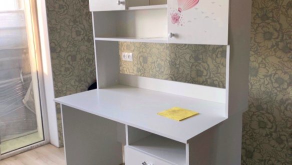 Стіл з надбудовою 7