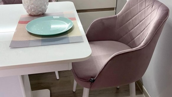 Стул Луна деревянные ножки 2