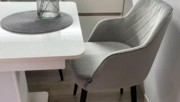 Стул Луна деревянные ножки 3