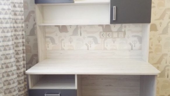 Стол с надстройкой 1