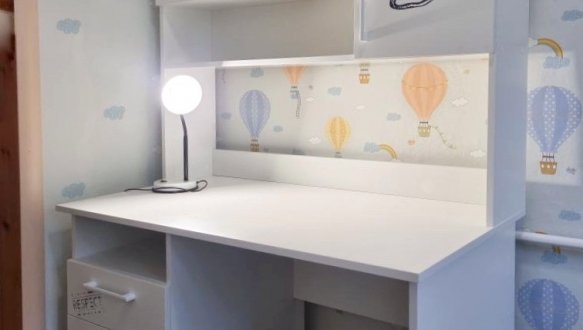 Стіл з надбудовою 4