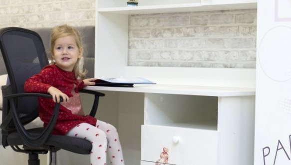 Стіл з надбудовою 4