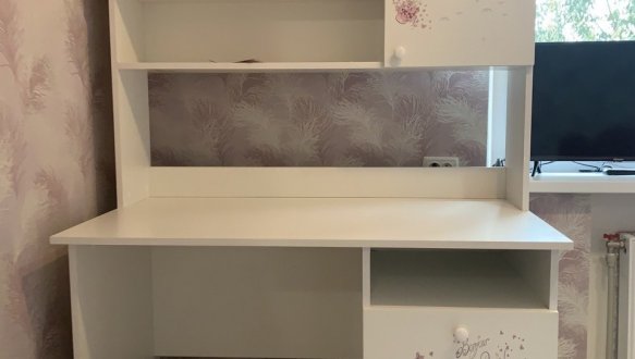 Стіл з надбудовою 8