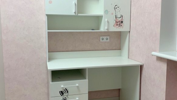 Стіл з надбудовою 5