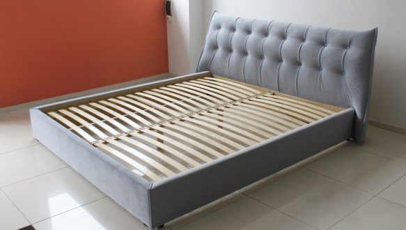 Ліжко Еліо 5