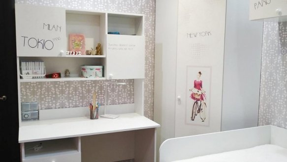 Стіл з надбудовою 2