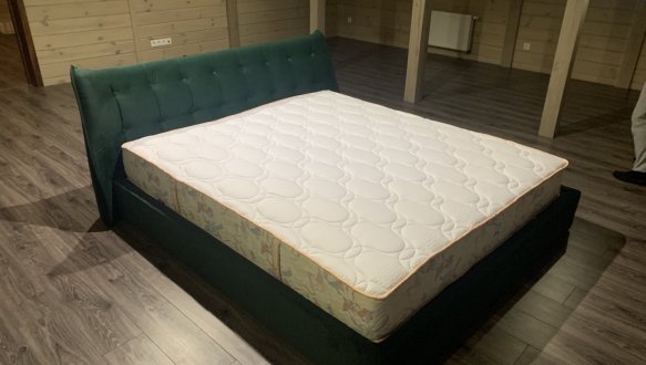 Ліжко Еліо 9