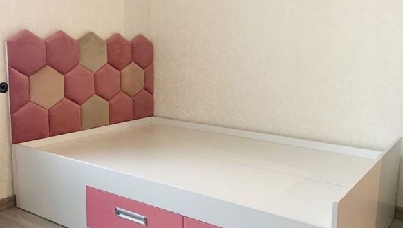 Кровать Холидей с мягкой панелью соты 1